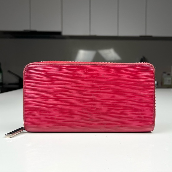 Louis Vuitton Handbags - LOUIS VUITTON Grenade Epi Leather Zippy Wallet